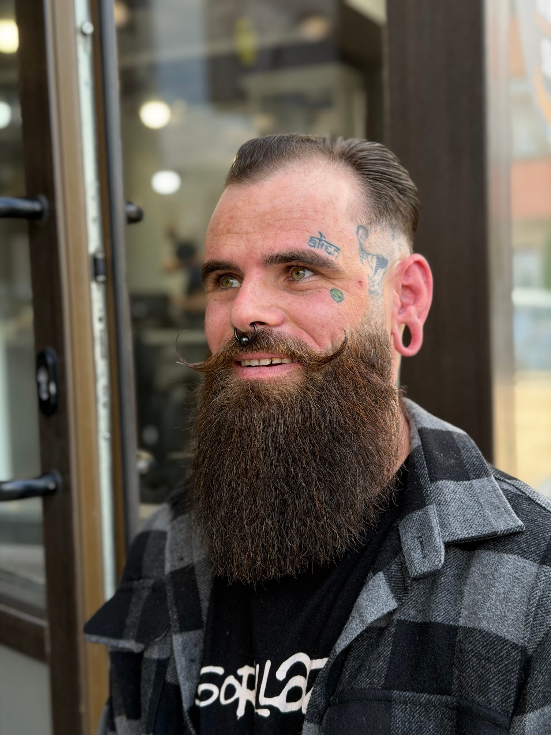 Tunsoare clasică scurtă executată de echipa H Man Barber